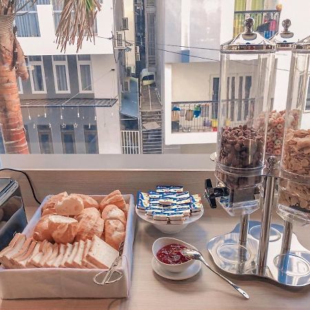 Holiday 2 Hotel Кан То Екстериор снимка