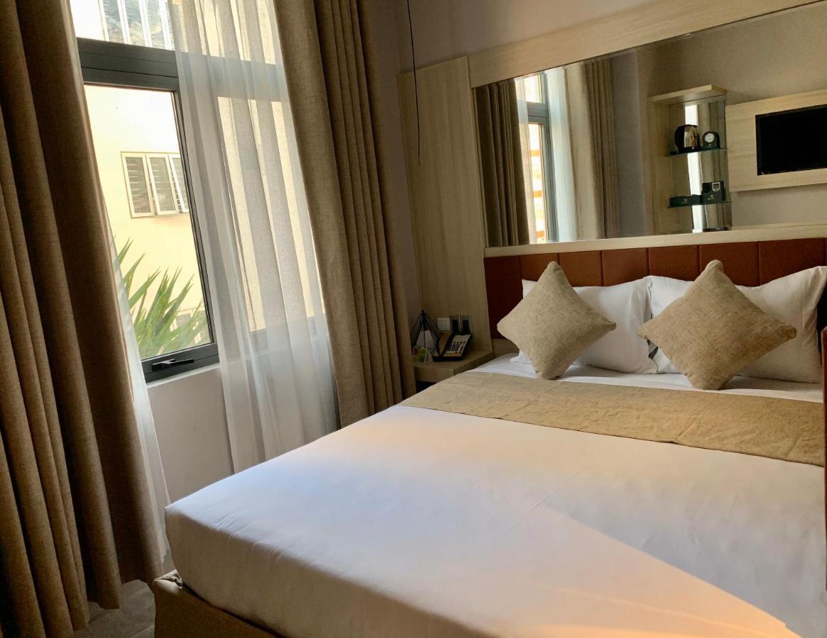 Holiday 2 Hotel Кан То Екстериор снимка