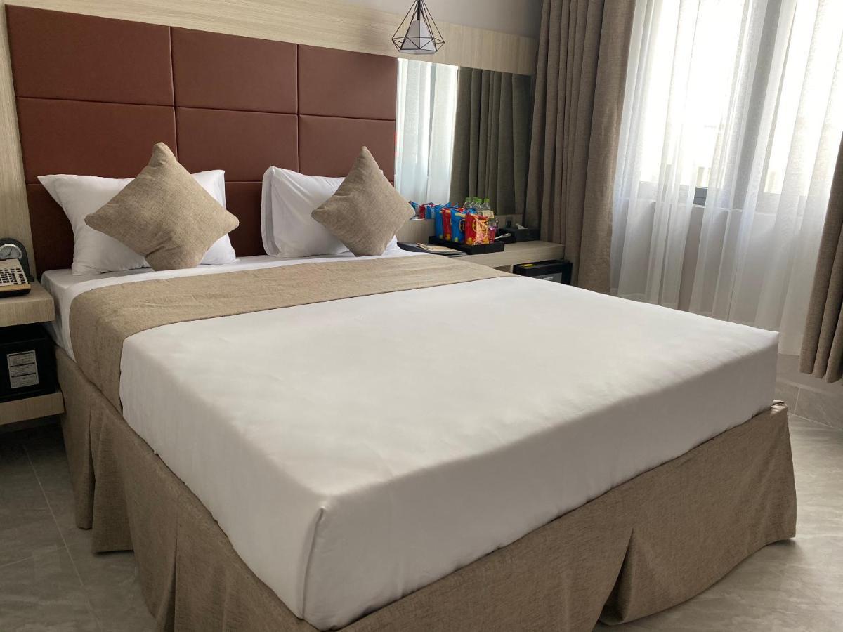 Holiday 2 Hotel Кан То Екстериор снимка